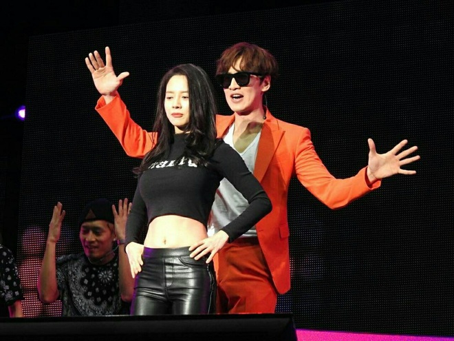 Dàn Running Man lộ body thật gây ngỡ ngàng tại fanmeeting nước ngoài: Hổ và Hươu như tượng tạc, Ji Hyo quá bất ngờ - Ảnh 10.