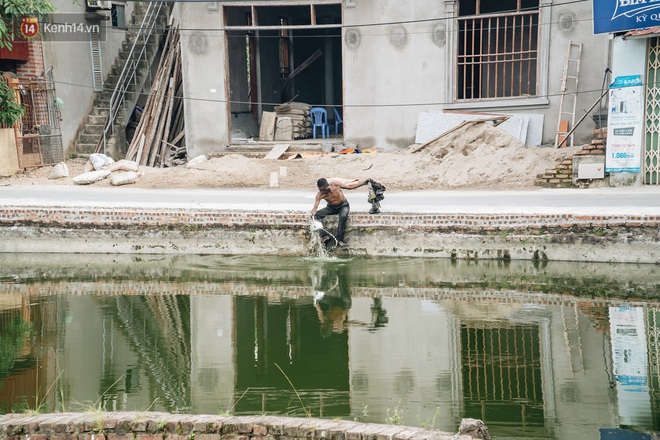 Cuộc sống kỳ lạ của người đàn ông có biệt danh người ma: Toàn thân đen sì, chuyên ăn xác động vật thối ở Bắc Ninh - Ảnh 8.