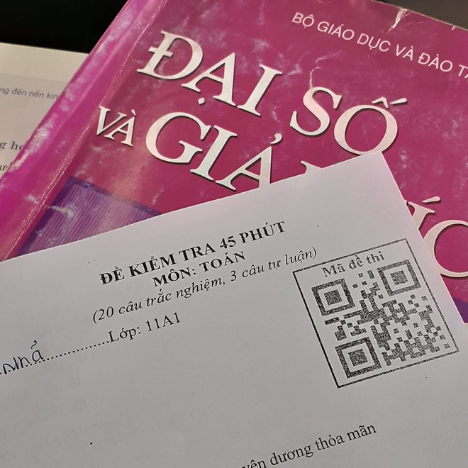 Đề thi đã nâng lên trình vô cực: Phải quét mã QR mới đoán được bài thi, thách thức học trò quét mệt nghỉ mới ra đứa cùng đề - Ảnh 1.