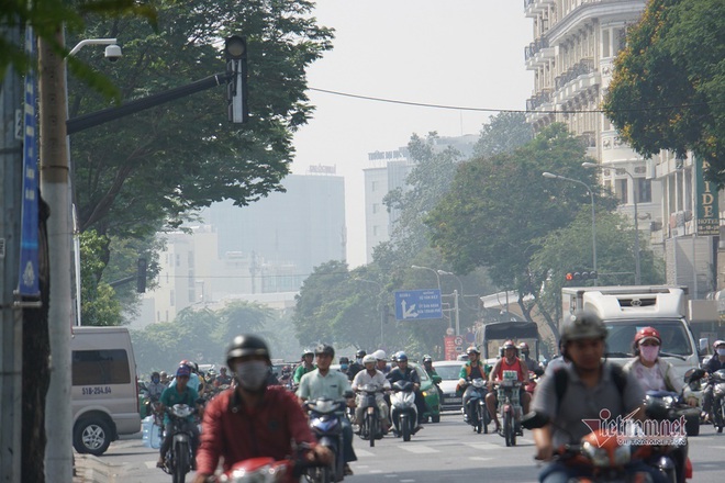 Trời Sài Gòn mịt mù, app ngoại dập dìu chỉ số ô nhiễm có đáng tin cậy - Ảnh 4.