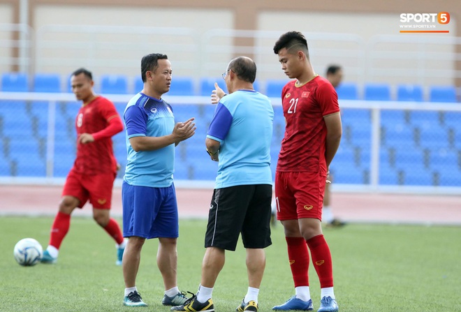U22 Việt Nam tập thử sân Binan, Quang Hải, Văn Hậu nhiều khả năng không thi đấu trận mở màn SEA Games 2019 - Ảnh 9.