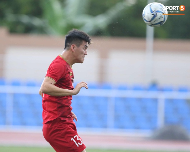 U22 Việt Nam tập thử sân Binan, Quang Hải, Văn Hậu nhiều khả năng không thi đấu trận mở màn SEA Games 2019 - Ảnh 7.