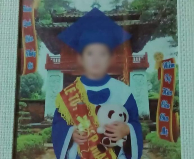 Tuyên Quang: Kinh hoàng phát hiện thi thể cháu bé 6 tuổi nghi bị mẹ kế sát hại, vứt xác ở vườn mía sau nhà - Ảnh 1.