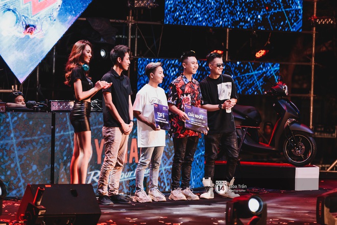 Yamaha Road to Ravolution: DJ Battle tại Đà Nẵng: Trung Quân Idol rủ rê Phùng Khánh Linh và Xesi lập nhóm nhạc - trận thư hùng bất phân thắng bại - Ảnh 7.