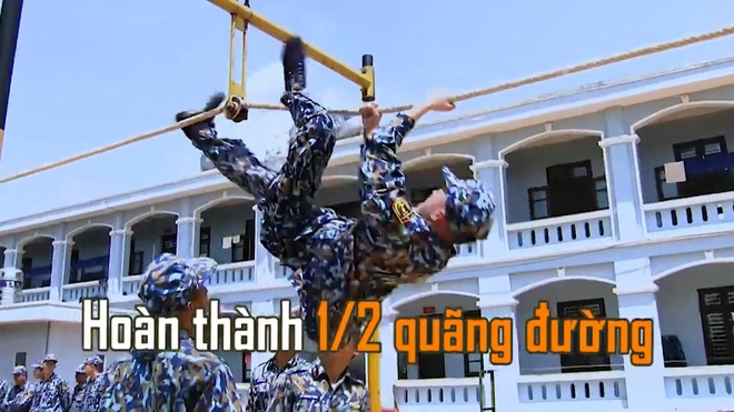 Sao nhập ngũ: Jun Phạm bị thương nặng ở hai bàn tay - Chỉ huy tiết lộ tác dụng của băng vệ sinh trong quân ngũ - Ảnh 4.