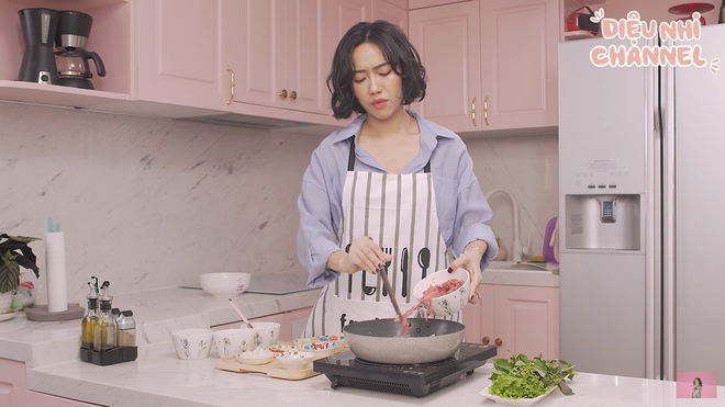 Đến quỳ với Diệu Nhi: Bị nghiệp quật trên chính show nấu ăn của mình lại còn chống chế bằng định lý về vị chua khiến khán giả cười lăn cười bò - Ảnh 7.