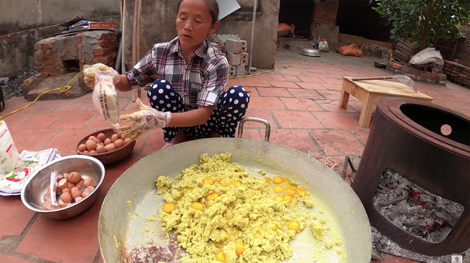 Lại thất bại trong màn làm đồ ăn siêu to khổng lồ, bà Tân nhanh chóng chữa cháy để cứu chiếc bánh khoai - Ảnh 4.