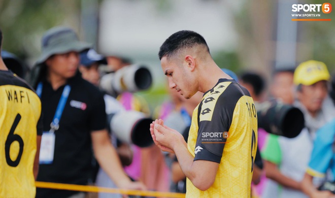 HLV Park Hang-seo bức xúc vì màn lật kèo của U22 Brunei: Cầu thủ giàu nhất thế giới không được đăng ký đá chính nhưng lại bất ngờ ra sân thi đấu từ đầu - Ảnh 5.