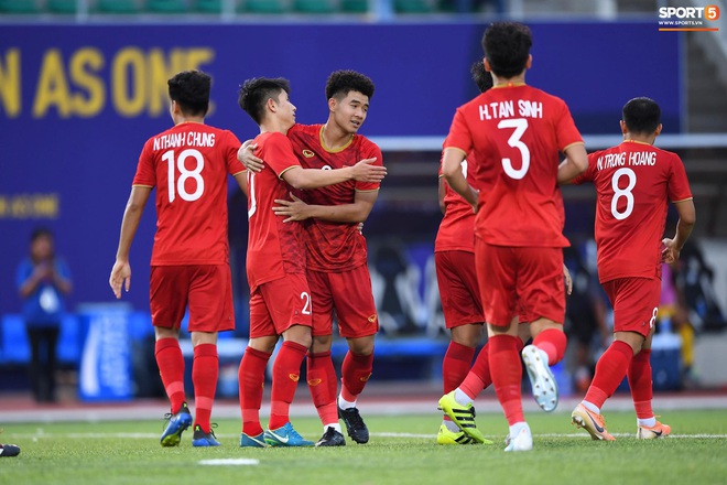 Việt Nam 6-0 Brunei: Đức Chinh tỏa sáng rực rỡ, thầy trò HLV Park Hang-seo thắng đậm trận ra quân SEA Games 30 - Ảnh 4.