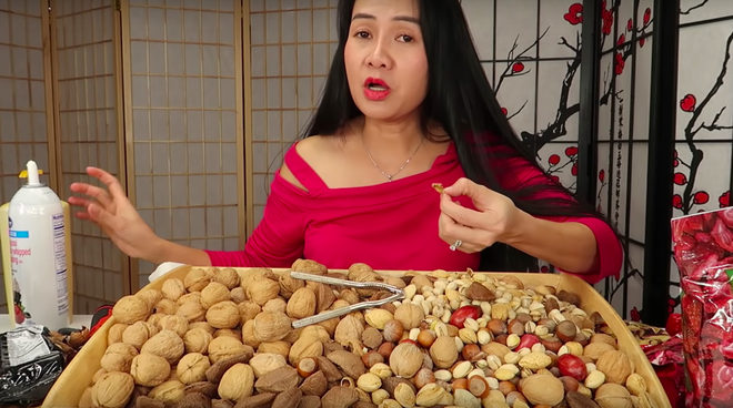 Vinh Nguyễn Thị - Youtuber &ldquo;x&agrave;m duy&ecirc;n d&aacute;ng&rdquo; lại c&oacute; m&agrave;n mi&ecirc;u tả vị b&eacute;o khiến d&acirc;n mạng bối rối: &ldquo;B&eacute;o hiền, b&eacute;o nhẹ nh&agrave;ng, b&eacute;o&hellip; cao độ&rdquo; - Ảnh 9.