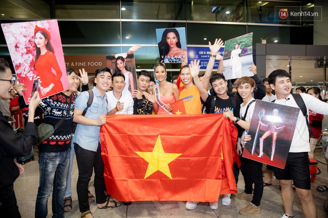 Hoàng Thùy khoe vòng 1 khủng, rạng rỡ lên đường đến Mỹ chinh phục vương miện Miss Universe 2019 - Ảnh 9.