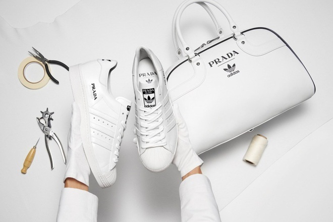 Đơn giản đến khó tin, ít ai ngờ được đây là siêu phẩm collab của adidas và ông lớn Prada - Ảnh 1.