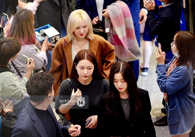 Binh đo&agrave;n khủng Kpop đổ bộ: Red Velvet - TWICE xinh b&ugrave;ng nổ, SUJU - Kang Daniel khiến fan h&uacute; h&eacute;t khản cổ - Ảnh 4.