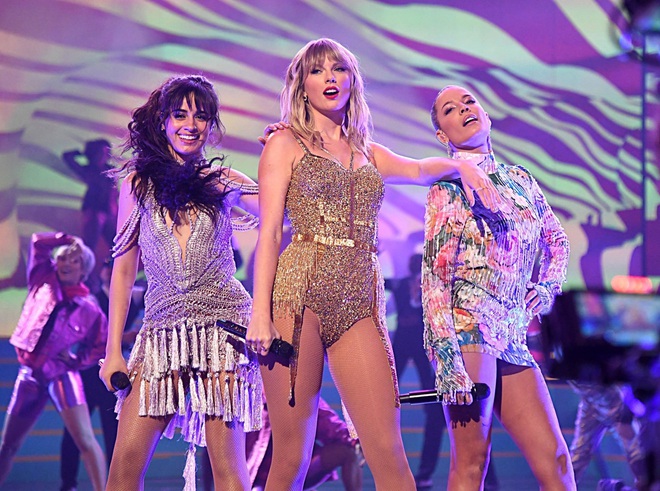 Taylor Swift diễn medley loạt hit lớn trong sự nghiệp, mở đầu bằng The Man, tiện thể rủ Camila và Halsey lập girlgroup dằn mặt Scooter Braun? - Ảnh 5.