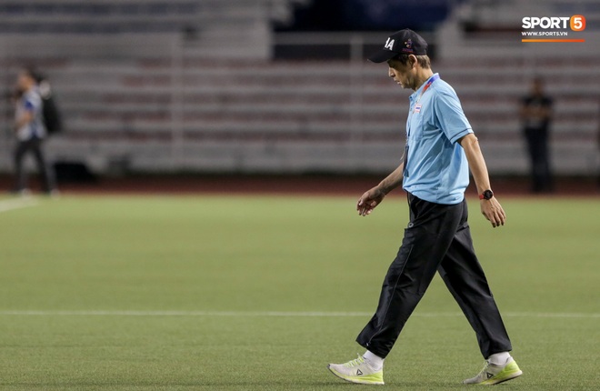 Đối thủ của thầy Park bế tắc và hành động lạ lùng trong ngày thua sốc tại SEA Games 2019 - Ảnh 10.