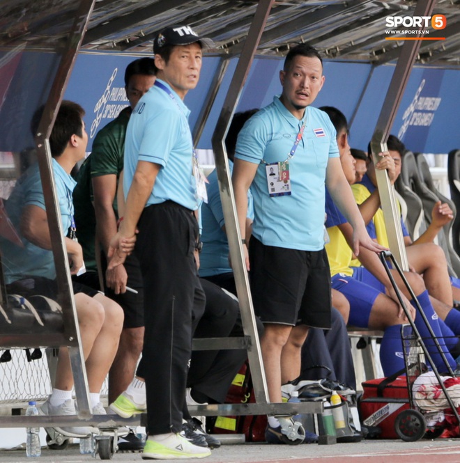 Đối thủ của thầy Park bế tắc và hành động lạ lùng trong ngày thua sốc tại SEA Games 2019 - Ảnh 7.