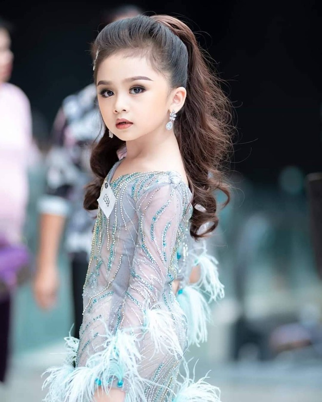 Hoa hậu nhí Thái Lan gây sốt Weibo: Chỉ mới 6 tuổi nhưng nhan sắc, thần thái được ví là Tiểu Baifern - Ảnh 6.