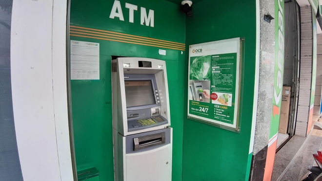 Truy t&igrave;m thanh ni&ecirc;n bịt mặt, d&ugrave;ng đ&aacute; cạy ph&aacute; trụ ATM trước ng&acirc;n h&agrave;ng để trộm tiền - Ảnh 2.
