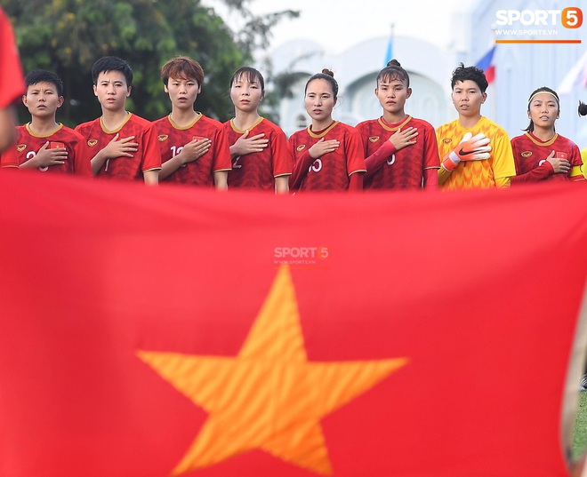 Tuyển nữ Việt Nam ăn mừng đầy cảm xúc với bàn thắng vào lưới Thái Lan ở SEA Games 2019 - Ảnh 2.