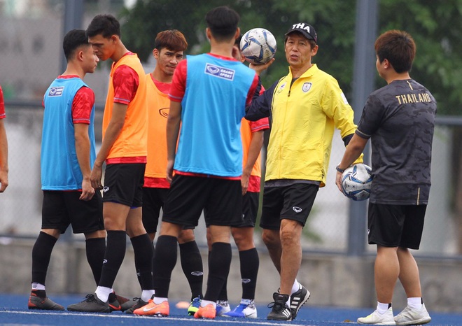 Thêm một lần HLV U22 Thái Lan phàn nàn về SEA Games: Mọi thứ ở Philippines còn tồi tệ hơn những gì chúng tôi tưởng tượng - Ảnh 2.