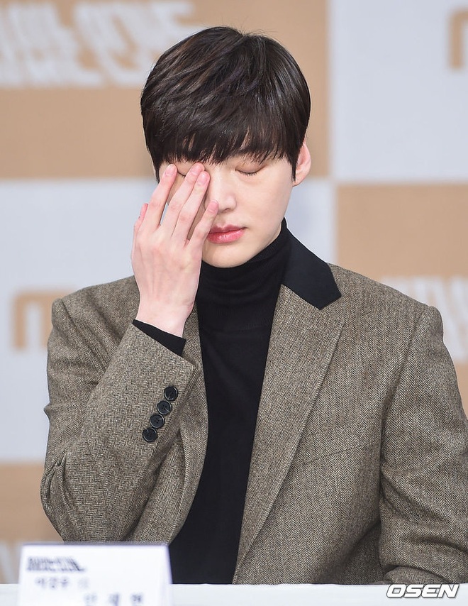 Ahn Jae Hyun toát mồ hôi hột lên tiếng xin lỗi ekip phim Love With Flaws vì scandal ly hôn ầm ĩ - Ảnh 3.