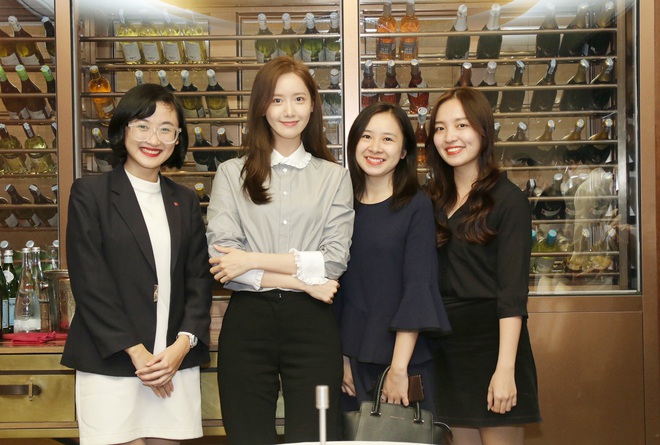 Nữ thần Yoona lên bar tầng thượng sương sương ở Hà Nội vẫn toát lên phong thái quý tộc, sang chảnh hết nấc - Ảnh 2.