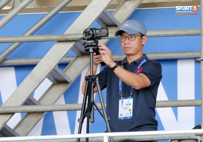 Tin chắc sẽ vượt qua vòng bảng, HLV Park Hang-seo cử trợ lý U22 Việt Nam thăm dò đối thủ ở bán kết SEA Games 2019 - Ảnh 3.