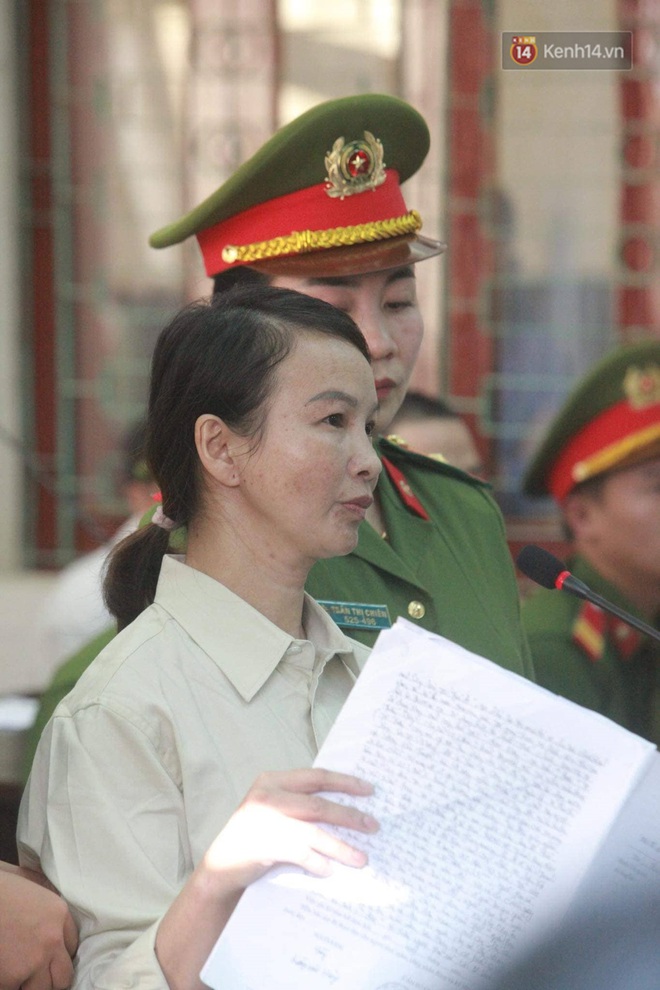 Bị tuyên án 20 năm tù giam, mẹ nữ sinh giao gà liên tục hét lớn: “Tôi bị oan” - Ảnh 10.