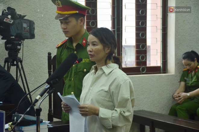 Bị tuyên án 20 năm tù giam, mẹ nữ sinh giao gà liên tục hét lớn: “Tôi bị oan” - Ảnh 17.