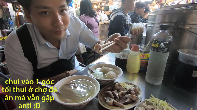 Khoa Pug gặp anti fan ngay trong lúc đang quay vlog ở Đài Loan, lập tức đổi thái độ mất hứng và có phần rụt rè - Ảnh 5.