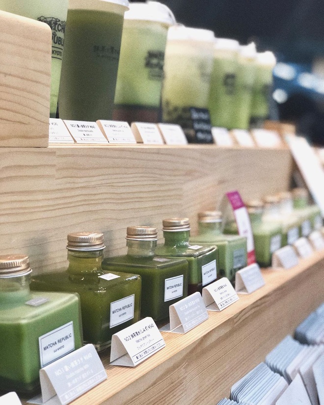 Xuất hiện trà sữa matcha phiên bản chai nước hoa cực chanh xả khiến hội sành uống đứng ngồi không yên - Ảnh 9.