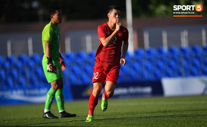 [SEA Games 30] Tiến Linh lập hat-trick, U22 Việt Nam thắng đậm 6-1 trước U22 Lào để giữ vững ngôi đầu bảng - Ảnh 2.