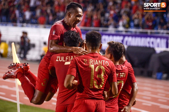 Vụ ẩu đả trên sân bóng đầu tiên tại SEA Games 2019: Sao U22 Indonesia đòi ăn thua đủ sau khi bị đánh nguội 2 lần liên tiếp - Ảnh 8.