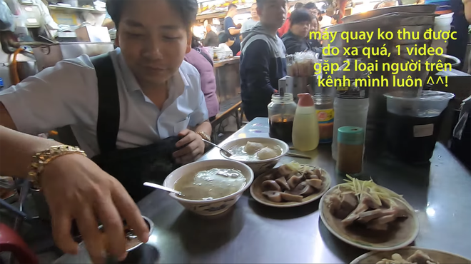 Khoa Pug gặp anti fan ngay trong lúc đang quay vlog ở Đài Loan, lập tức đổi thái độ mất hứng và có phần rụt rè - Ảnh 8.