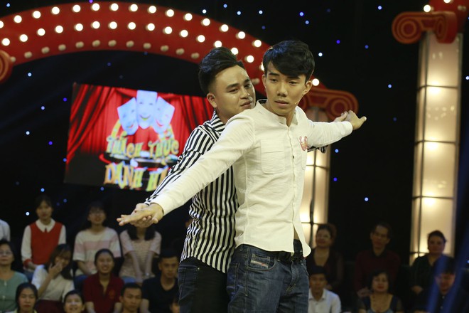 Trấn Th&agrave;nh m&ecirc; t&iacute;t ch&agrave;ng kĩ sư th&iacute;ch giả g&aacute;i ở Th&aacute;ch thức danh h&agrave;i - Ảnh 6.