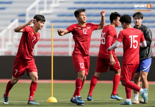 Tuyển thủ U22 Việt Nam khiến trợ lý của thầy Park nổi nóng trên sân - Ảnh 9.