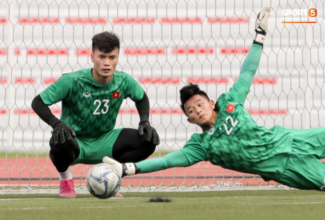 Tuyển thủ U22 Việt Nam khiến trợ lý của thầy Park nổi nóng trên sân - Ảnh 8.