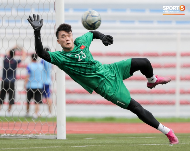 Tuyển thủ U22 Việt Nam khiến trợ lý của thầy Park nổi nóng trên sân - Ảnh 7.