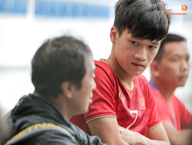 Tuyển thủ U22 Việt Nam khiến trợ lý của thầy Park nổi nóng trên sân - Ảnh 3.
