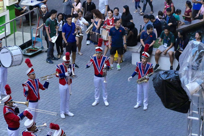 Đang thi đấu SEA Games, Đức Chinh, Quang Hải vẫn tranh thủ đi sắm đồ nhân ngày Black Friday - Ảnh 3.