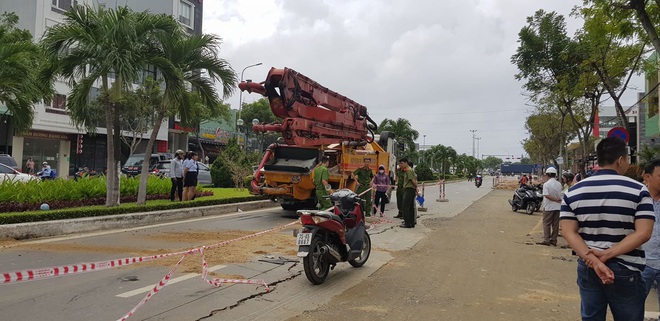 Vợ khóc ngất khi chồng bị xe bơm bê tông cán chết thảm trên đường mang cam cho con - Ảnh 2.