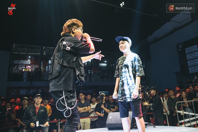 Binz, Đen Vâu, Đông Nhi, Ông Cao Thắng đồng loạt trở thành nguồn cảm hứng cho những câu punchline chất lừ tại Beck’Stage Battle Rap - Ảnh 1.