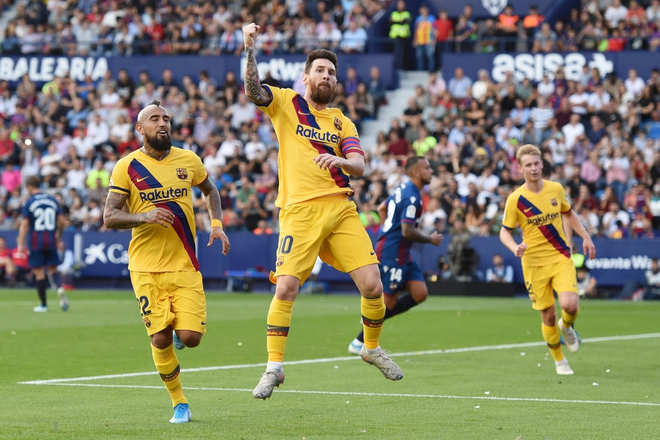 Messi mở tỷ số từ chấm phạt đền, Barcelona vẫn bất ngờ sụp đổ trong 8 phút và đại bại trước đối thủ ít ai ngờ tới - Ảnh 3.