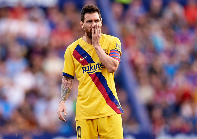 Messi mở tỷ số từ chấm phạt đền, Barcelona vẫn bất ngờ sụp đổ trong 8 phút và đại bại trước đối thủ ít ai ngờ tới - Ảnh 1.