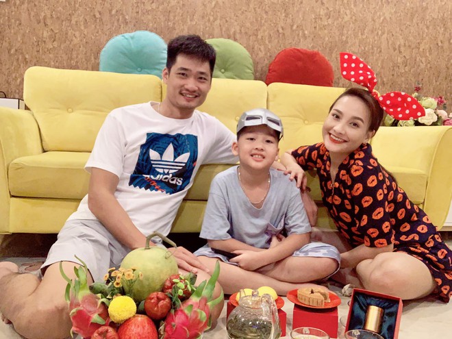 Bảo Thanh v&agrave; &ocirc;ng x&atilde; trở lại thời sinh vi&ecirc;n, bật m&iacute; b&iacute; k&iacute;p để duy tr&igrave; hạnh ph&uacute;c sau gần 10 năm chung sống - Ảnh 3.