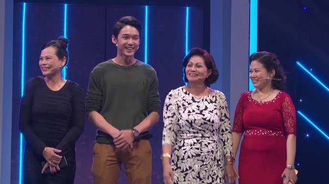 Hoa hậu Chuyển giới g&acirc;y ấn tượng với m&agrave;n m&uacute;a nến mạo hiểm tr&ecirc;n show hẹn h&ograve; - Ảnh 1.