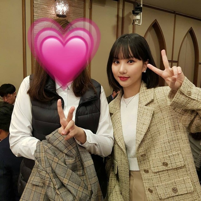 Cả dàn mỹ nhân G-Friend đi dự đám cưới chị gái Eunha, nữ idol xấu nhất lịch sử Kpop đứng rìa mà nổi bần bật - Ảnh 3.