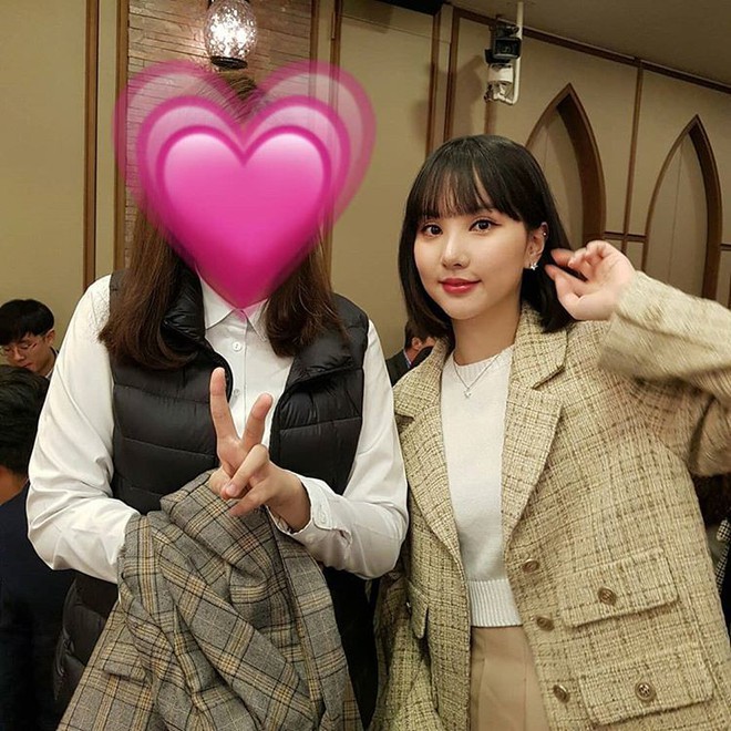 Cả dàn mỹ nhân G-Friend đi dự đám cưới chị gái Eunha, nữ idol xấu nhất lịch sử Kpop đứng rìa mà nổi bần bật - Ảnh 4.