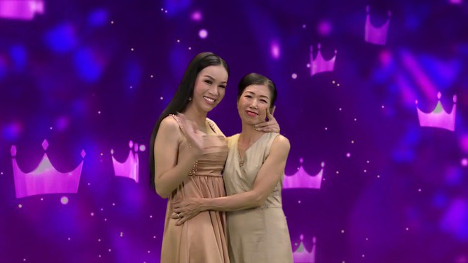 Hoa hậu Chuyển giới g&acirc;y ấn tượng với m&agrave;n m&uacute;a nến mạo hiểm tr&ecirc;n show hẹn h&ograve; - Ảnh 3.