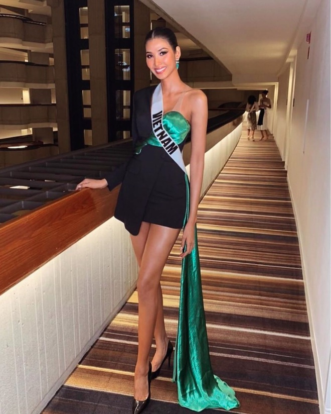 Hoàng Thùy khoe dáng siêu nuột, đọ sắc một chín một mười bên dàn đối thủ trong ngày thứ 3 tại Miss Universe 2019 - Ảnh 1.